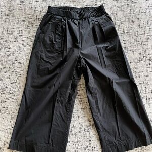 Calvin Klein lightweight cropped  capri